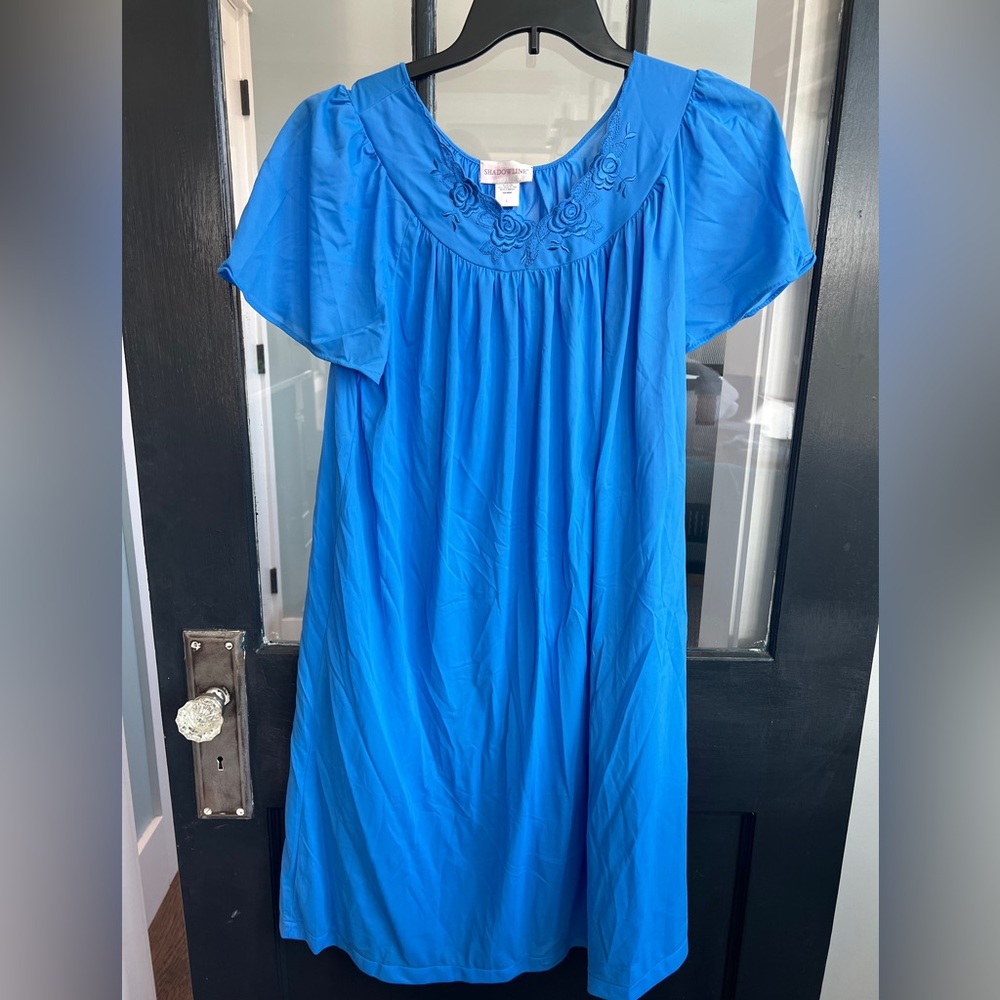 Shadowline night gown blue large like new